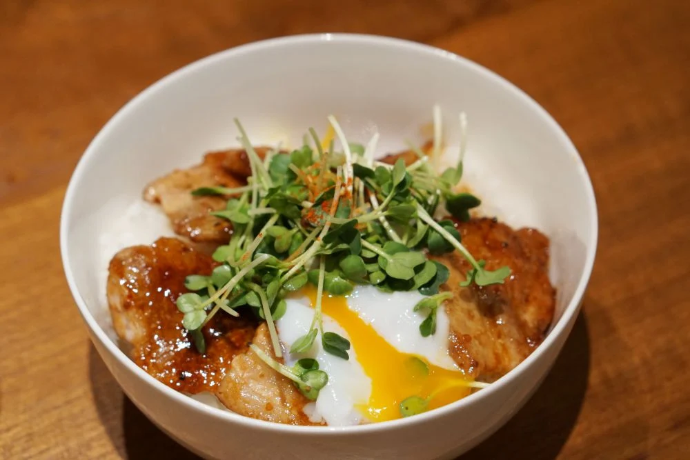 CAFE&DINING GLITTER(カフェアンドダイニング グリッター 美星豚の豚丼