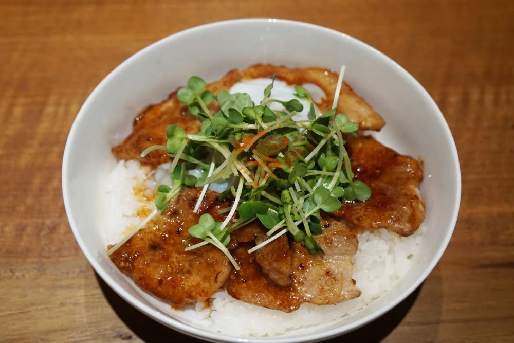 CAFE&DINING GLITTER(カフェアンドダイニング グリッター 美星豚の豚丼