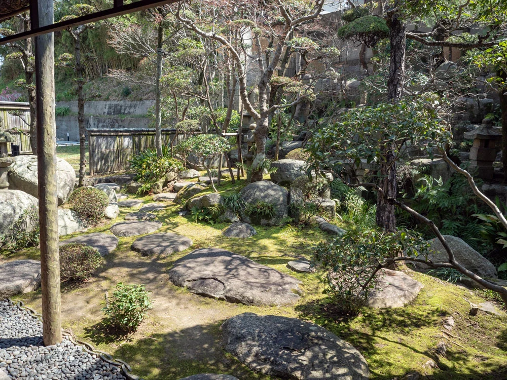旧柚木家住宅(西爽亭):西爽亭 庭園