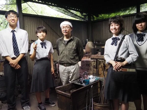 くらしにプラス くらしきガラス 〜 民芸品「倉敷ガラス」の魅力を金光学園高等学校の生徒が紹介