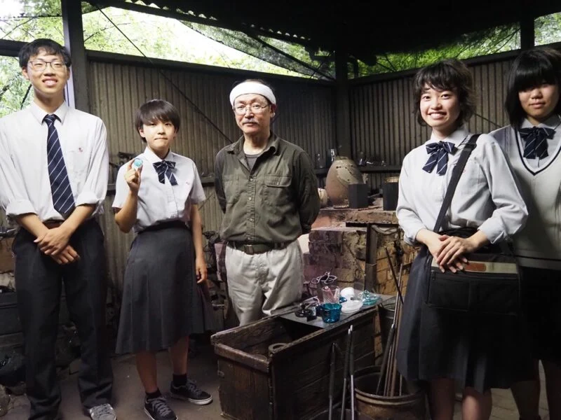 くらしにプラス くらしきガラス 〜 民芸品「倉敷ガラス」の魅力を金光学園高等学校の生徒が紹介