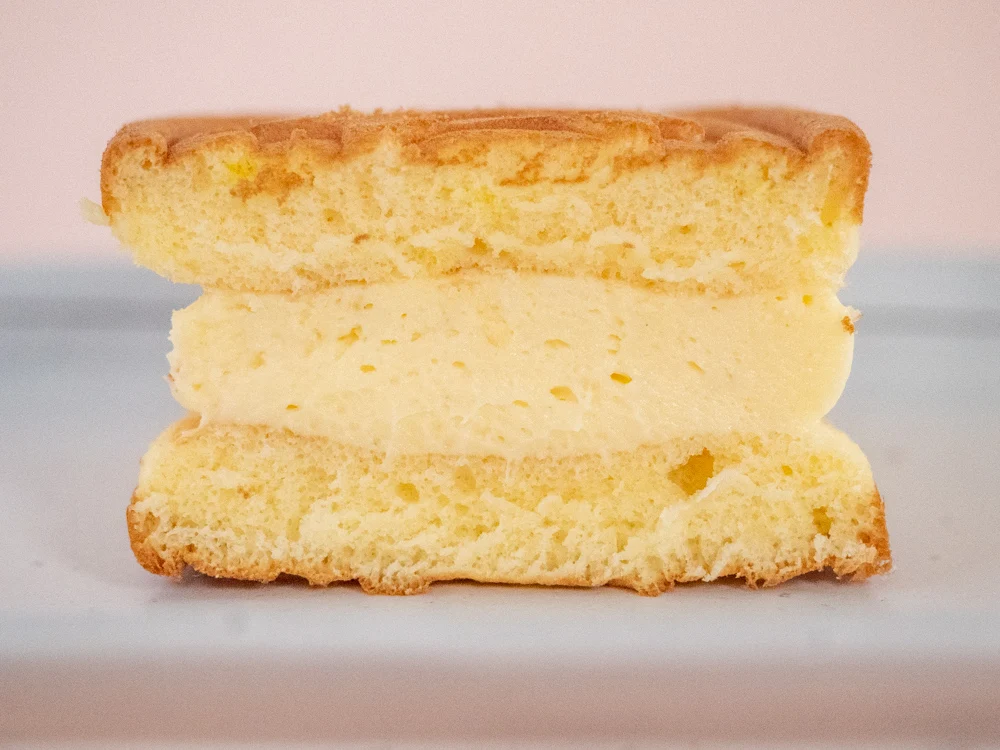 小判型の生地のあいだには、タップリのクリーム