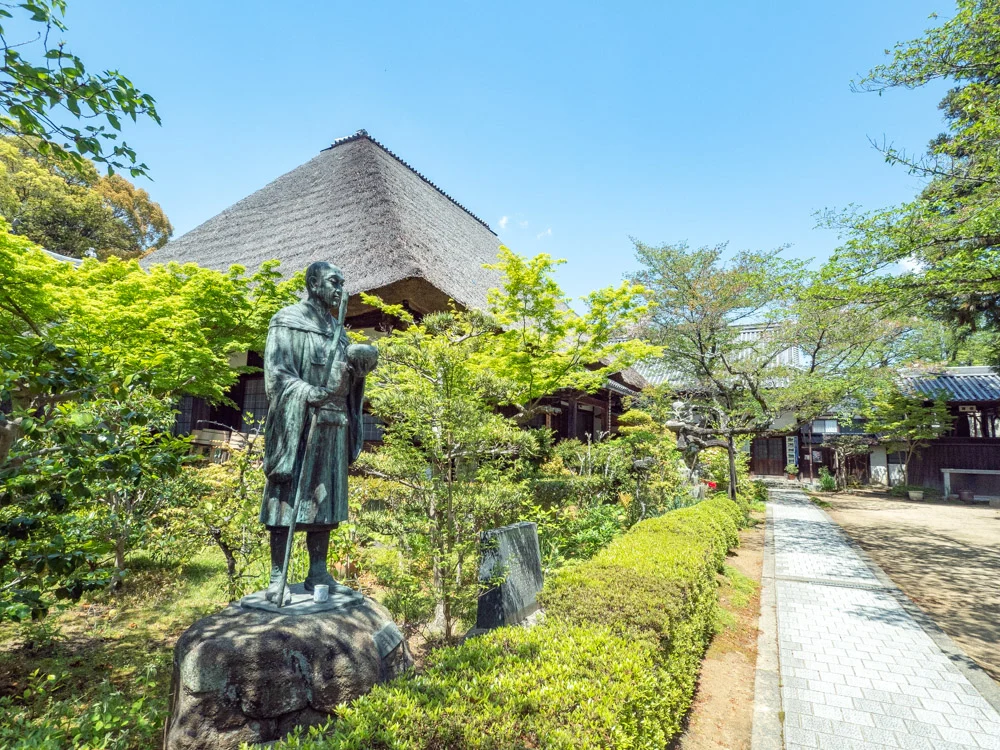 円通寺:良寛像と境内