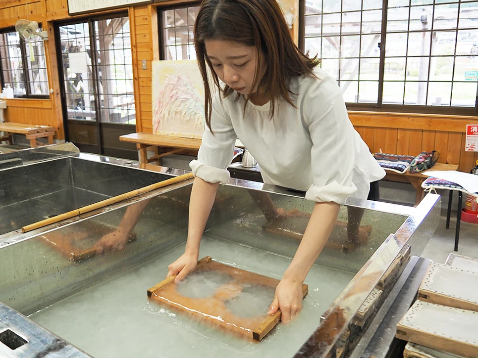 紙の館 紙すき体験