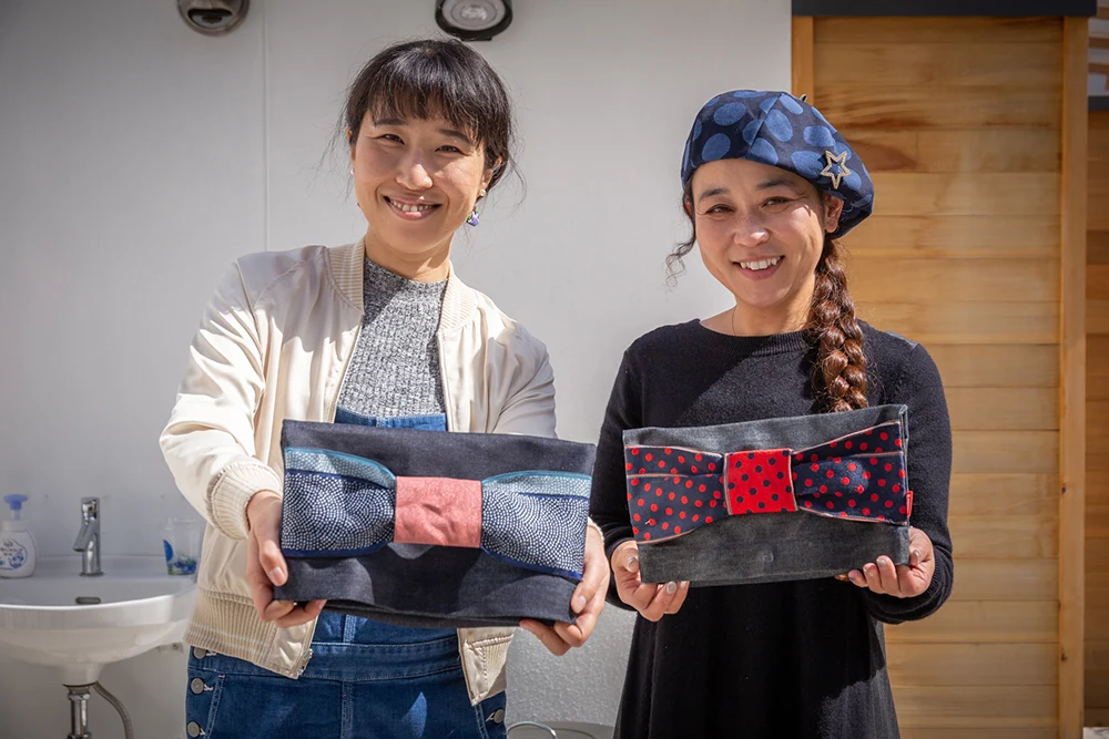 井原産セルビッチデニムでクラッチバッグが完成