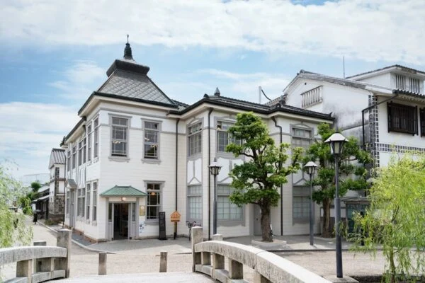 倉敷館 観光案内所 ～ 倉敷観光の最初や休憩に立ち寄りたい、レトロ建築の案内所