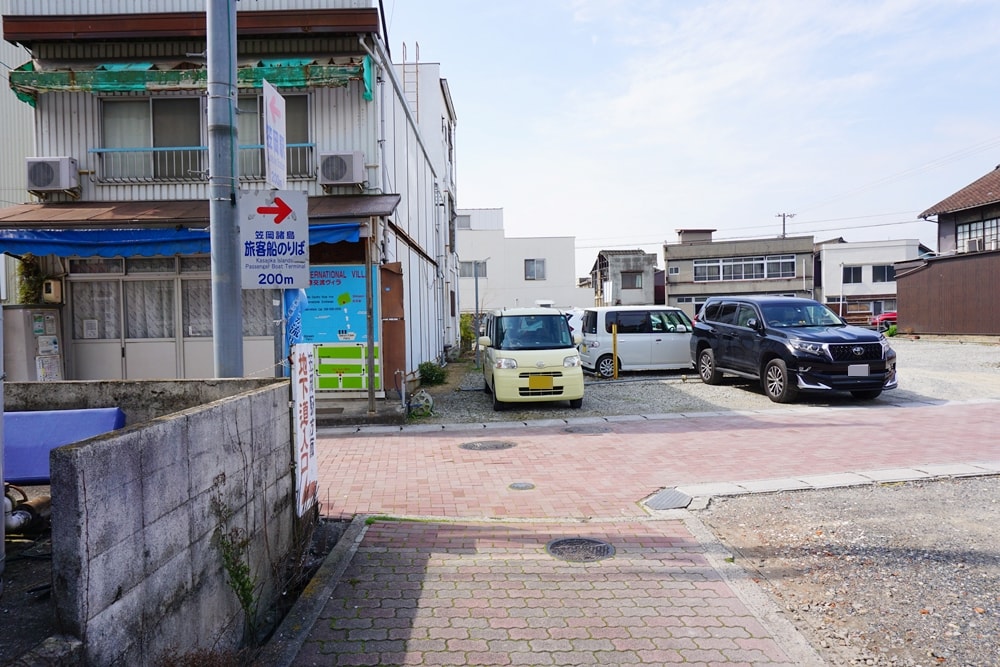 丁字路に出るので、案内看板にとおりに右に進みましょう
