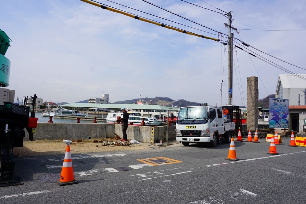 丁字路に出るので右に曲がる