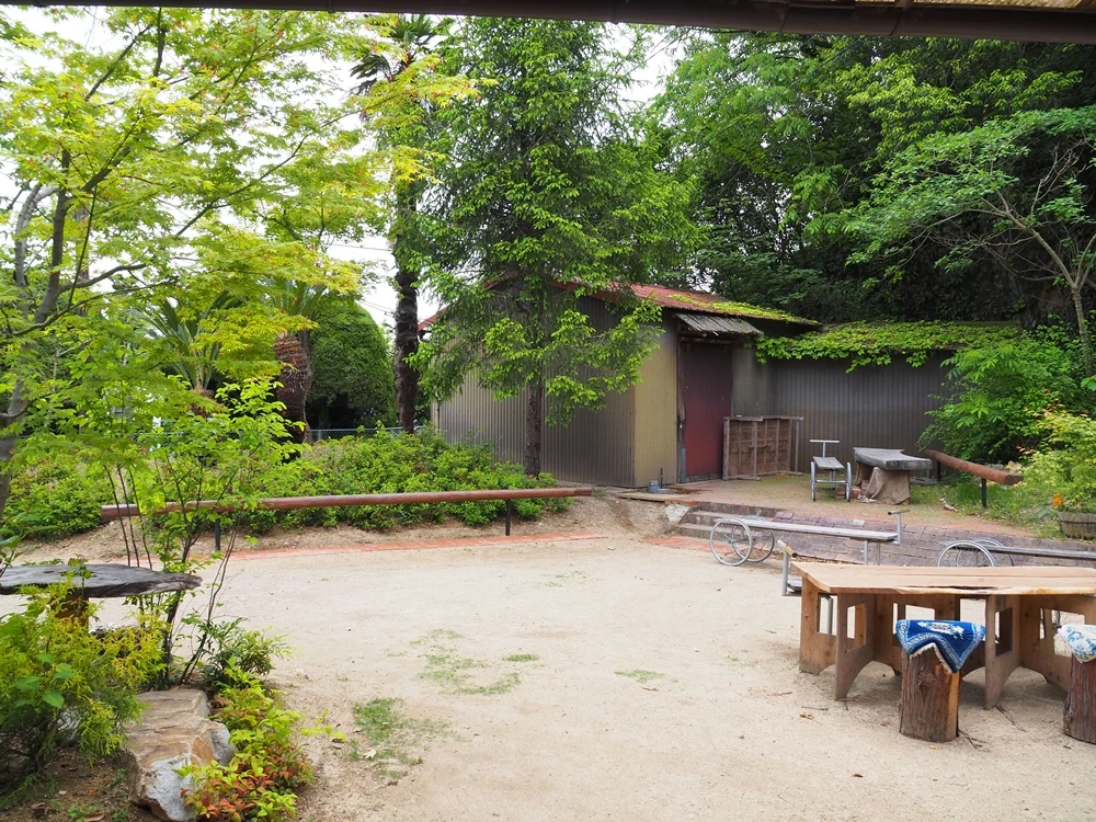 三宅商店酒津_庭の席