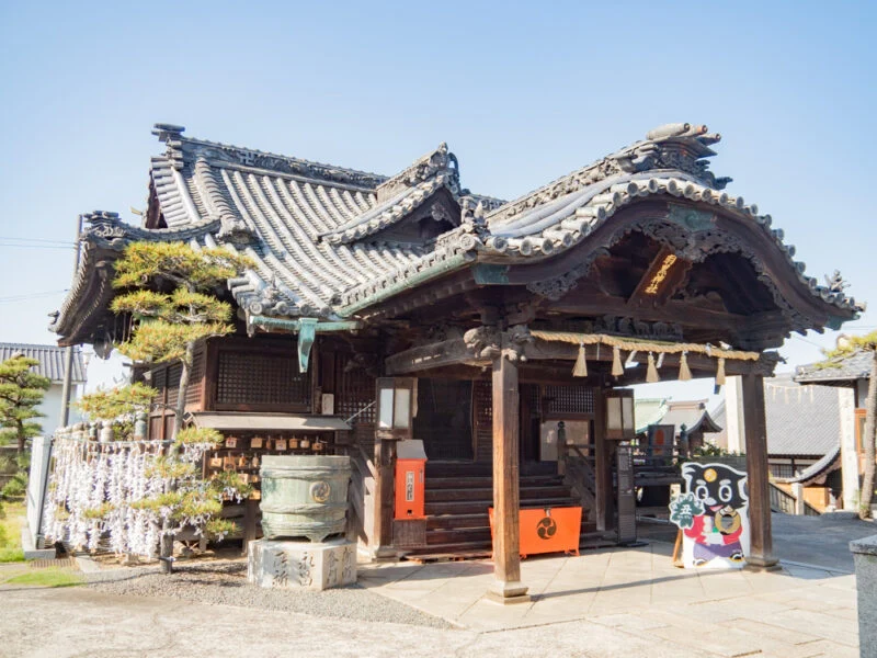 羽黒神社 〜 玉島とともに発展した地域の守り神。からす天狗や芸術的な御朱印にも注目