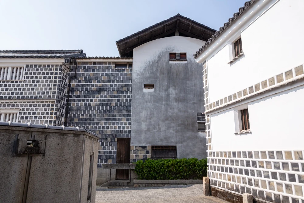 建築物としての「倉敷考古館」 ~ 江戸時代の木造「米蔵」と昭和期の鉄筋コンクリート「増築棟」の調和に注目(くらしき建築紀行 Vol.1)