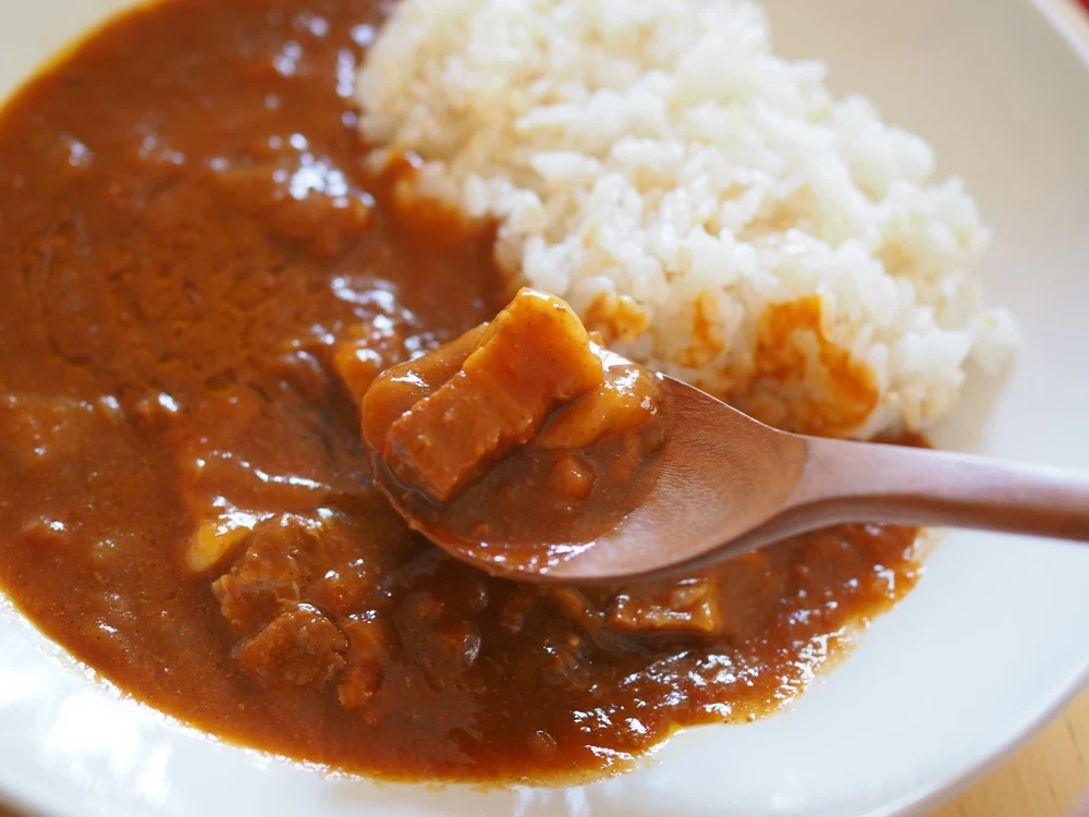 三宅商店美観地区_レトルトカレーアップ