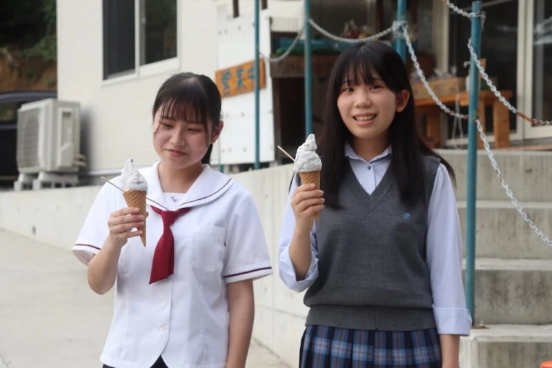 倉敷鷲羽高校と高梁城南高校の生徒がコラボ開発「ブルーベリージェラート」