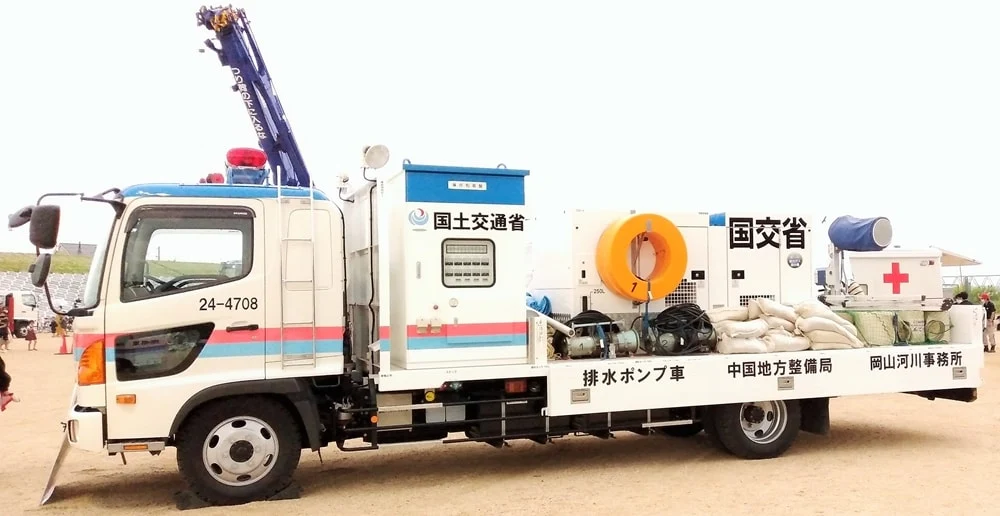 排水ポンプ車