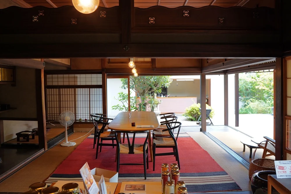 三宅商店カフェ工房_内観