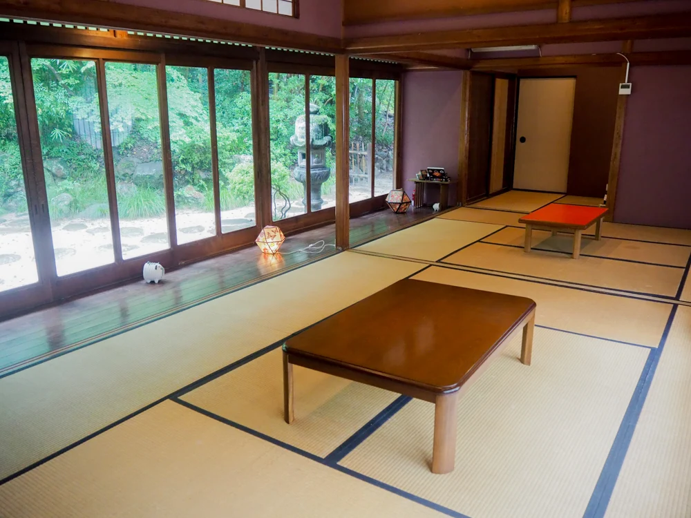 斎館 2階奥から