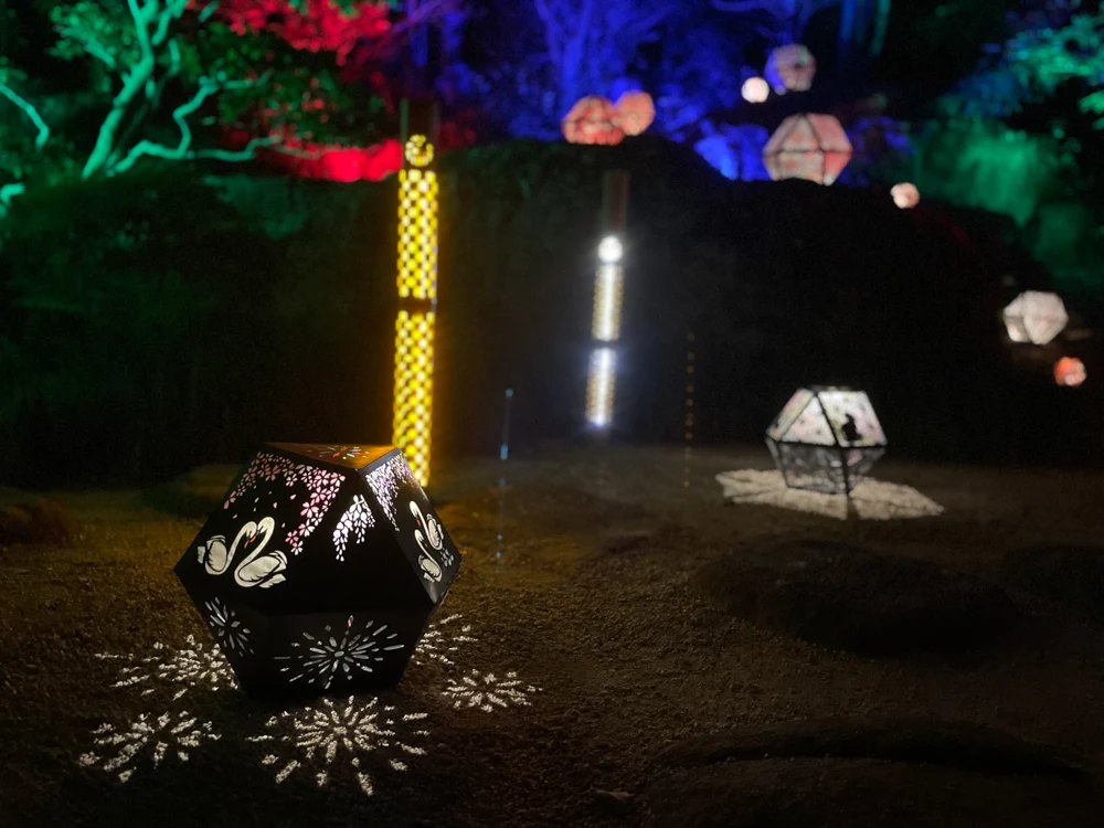 斎館 幻想あかり(切子あかりと竹林)