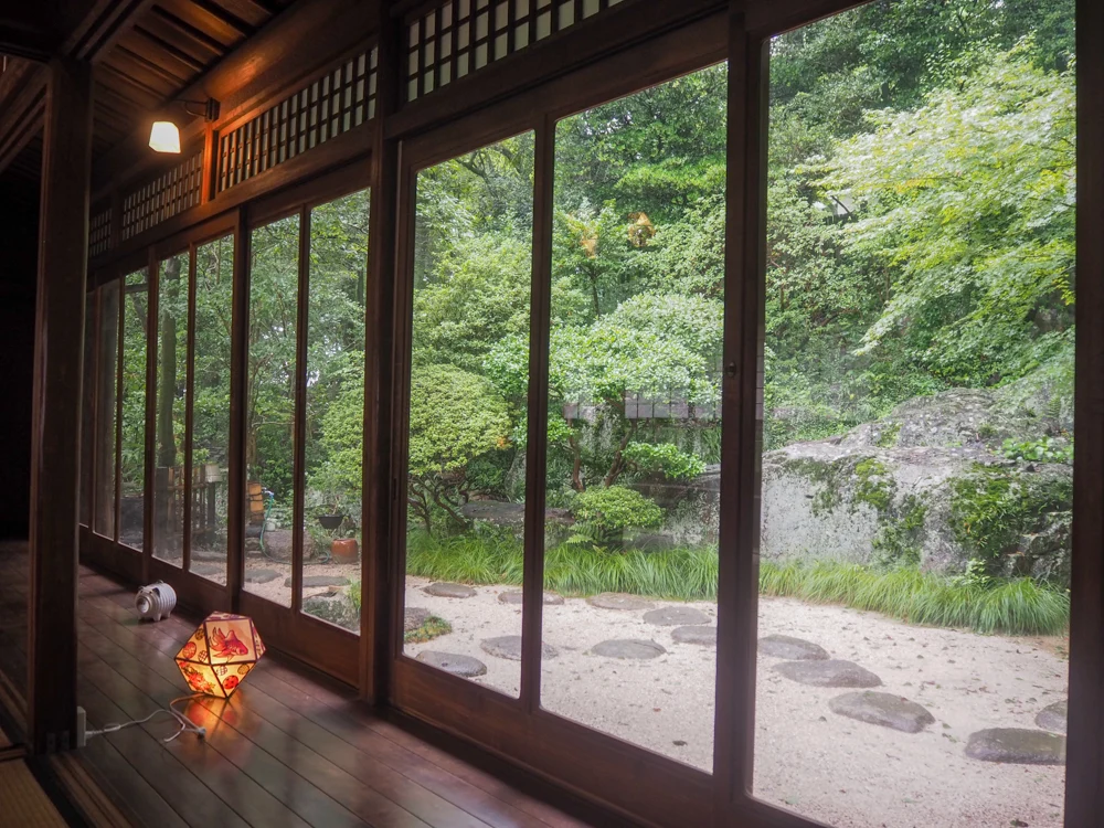 斎館 北側