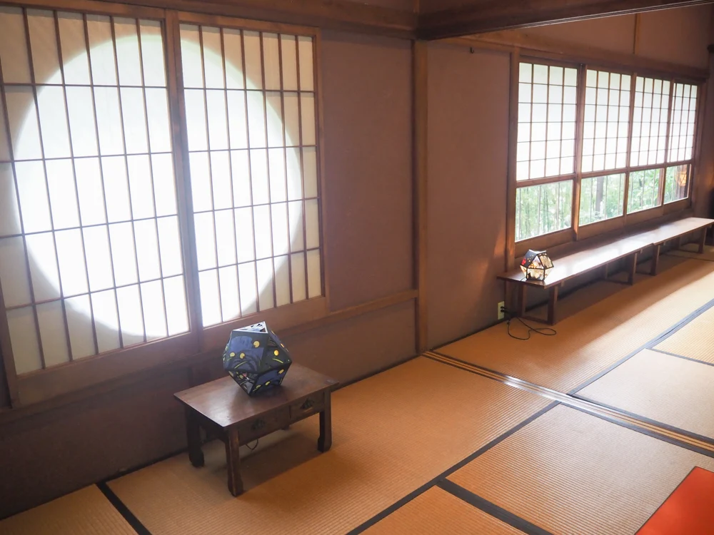 斎館 南側