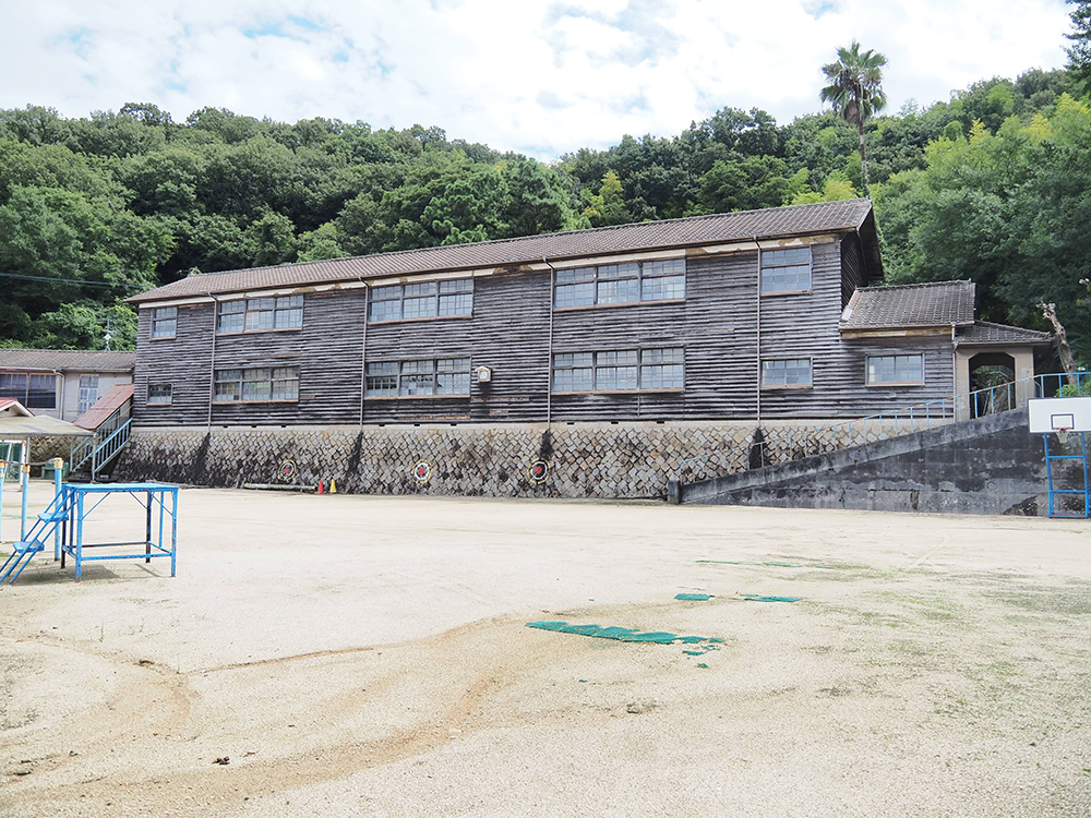真鍋中学校