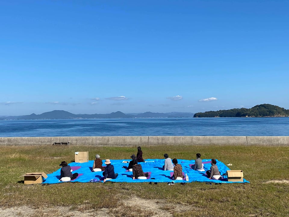 真鍋島でヨガ