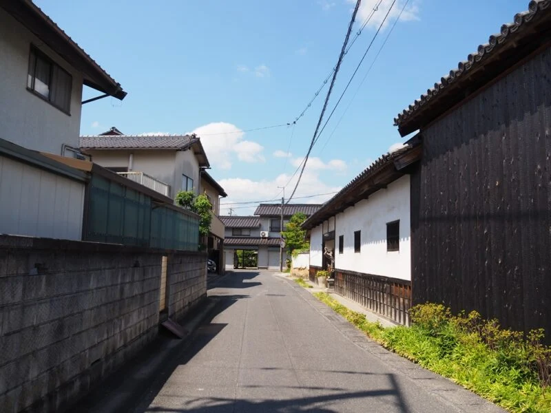 三宅商店カフェ工房_道_右手にカフェ工房