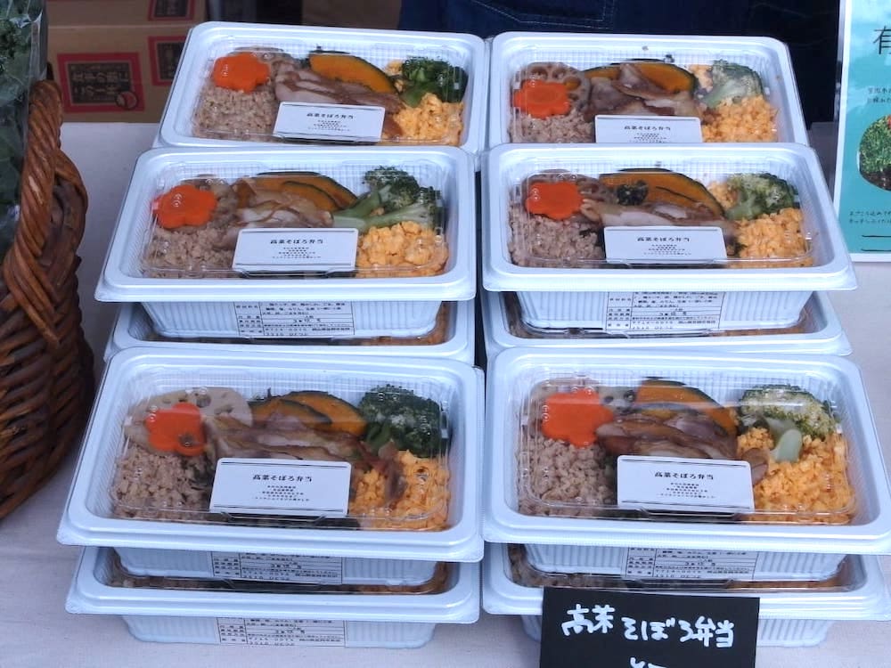 うみの市に出店した有田商店の高菜そぼろ弁当