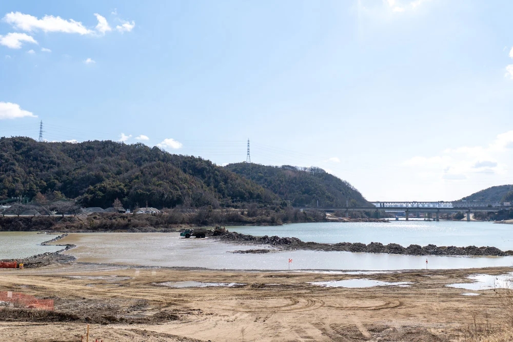 柳井原貯水池
以前は川で約100年前に実施された高梁川の工事で貯水池となったが、付替え工事完了後は再び川となる