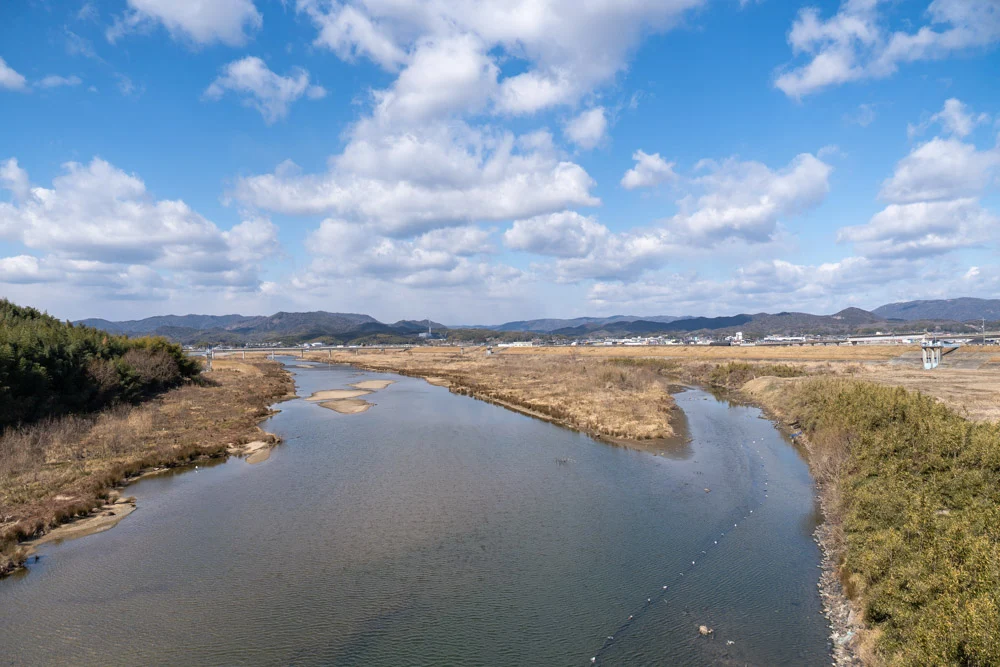 南山橋から真備町を望む