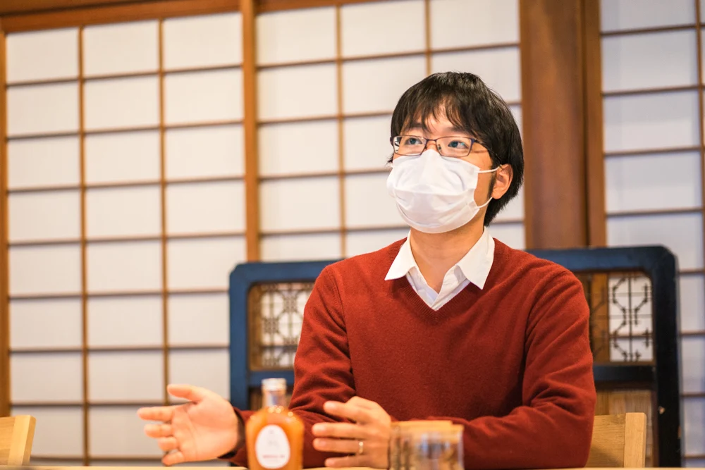 取材に応じる土屋さん2