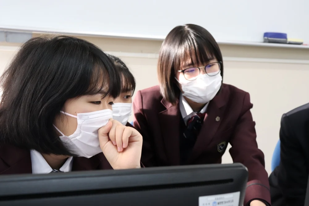 話している部員