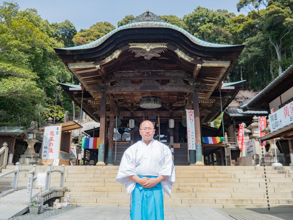 Yuga Shrine Honmiya: Assistant Priest Shimozawa Takashi
