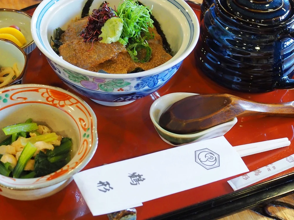 外国人のかたは和食そのものだけでなく、箸も興味があるのは意外でした。
