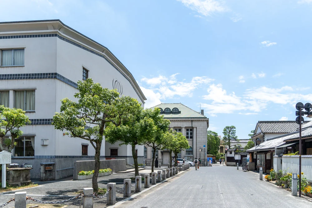 手前:倉敷公民館 奥:新児島館(仮称)