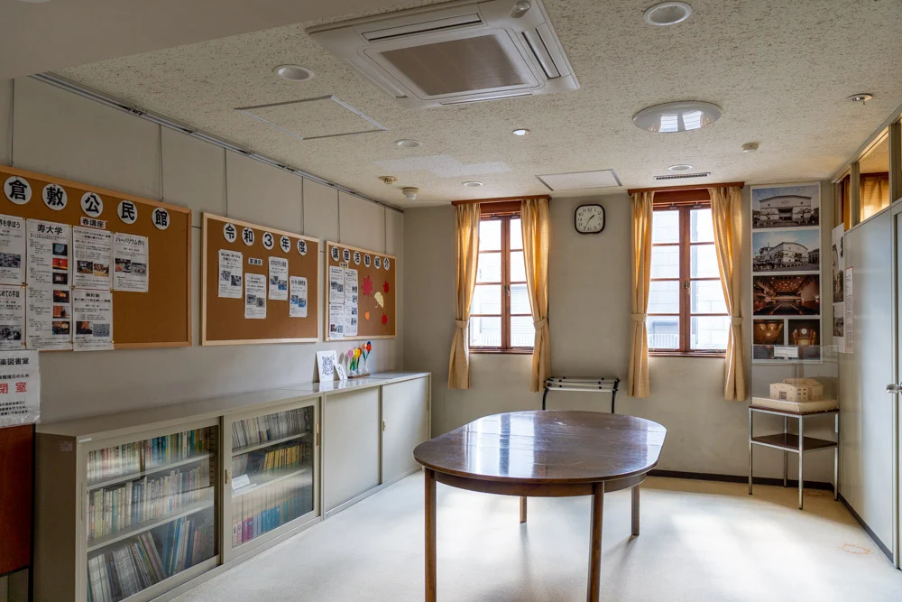 談話室
新聞や書籍の閲覧ができる(基本的には休館日以外常時開放されている)