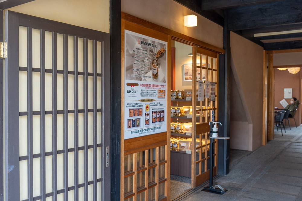 カフェビスキュイの入り口