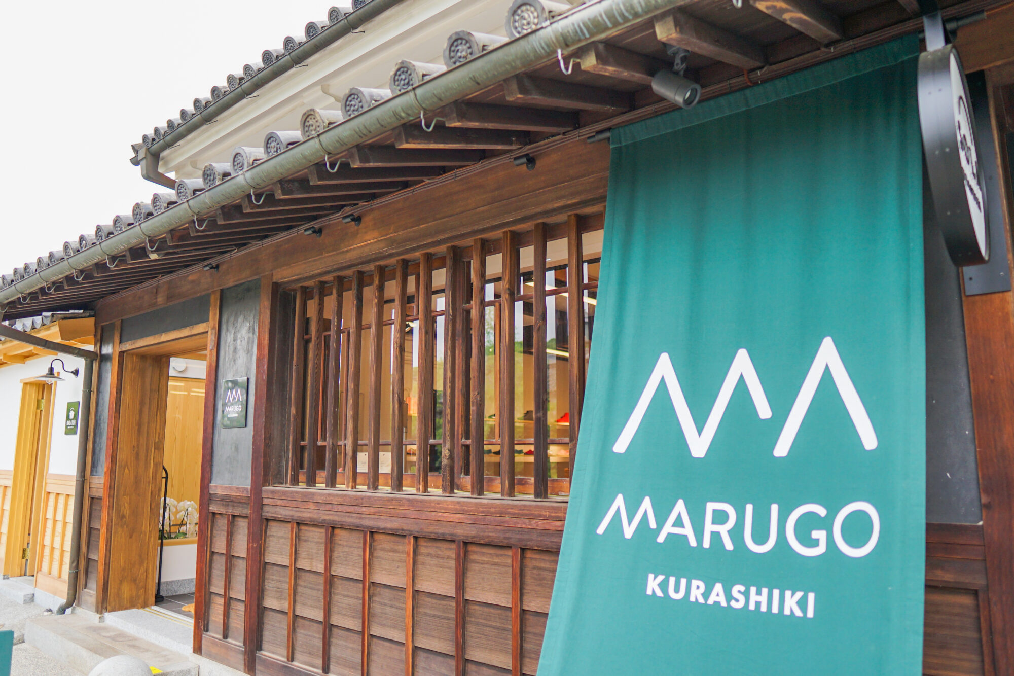 店舗の正面のようす