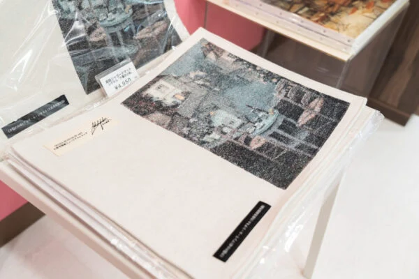 大原美術館ミュージアムショップの新グッズ「デニム絵画ジャガードマット」 ～ 青木被服とのコラボレーションで制作