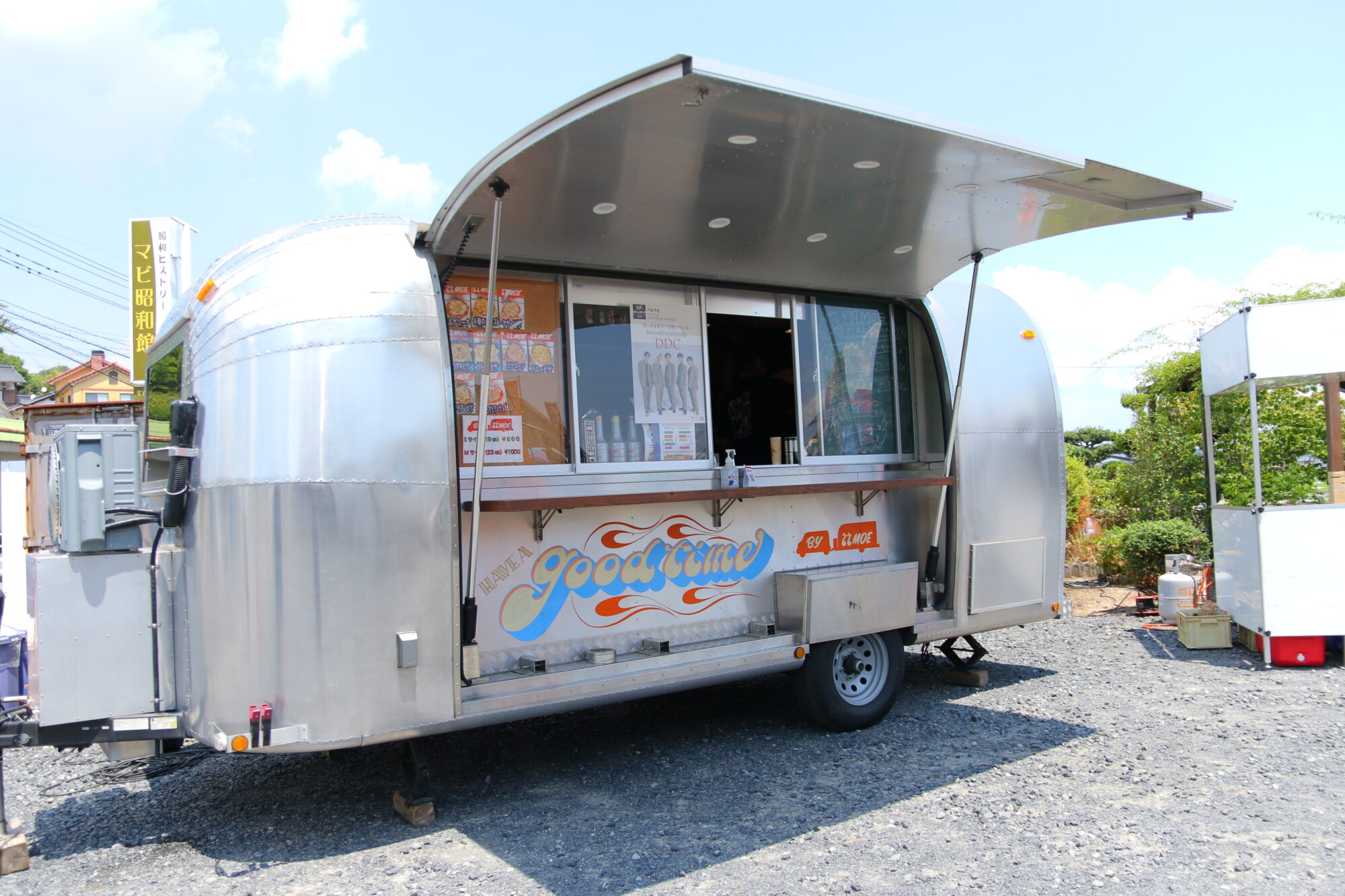 ピザを販売しているキッチンカー