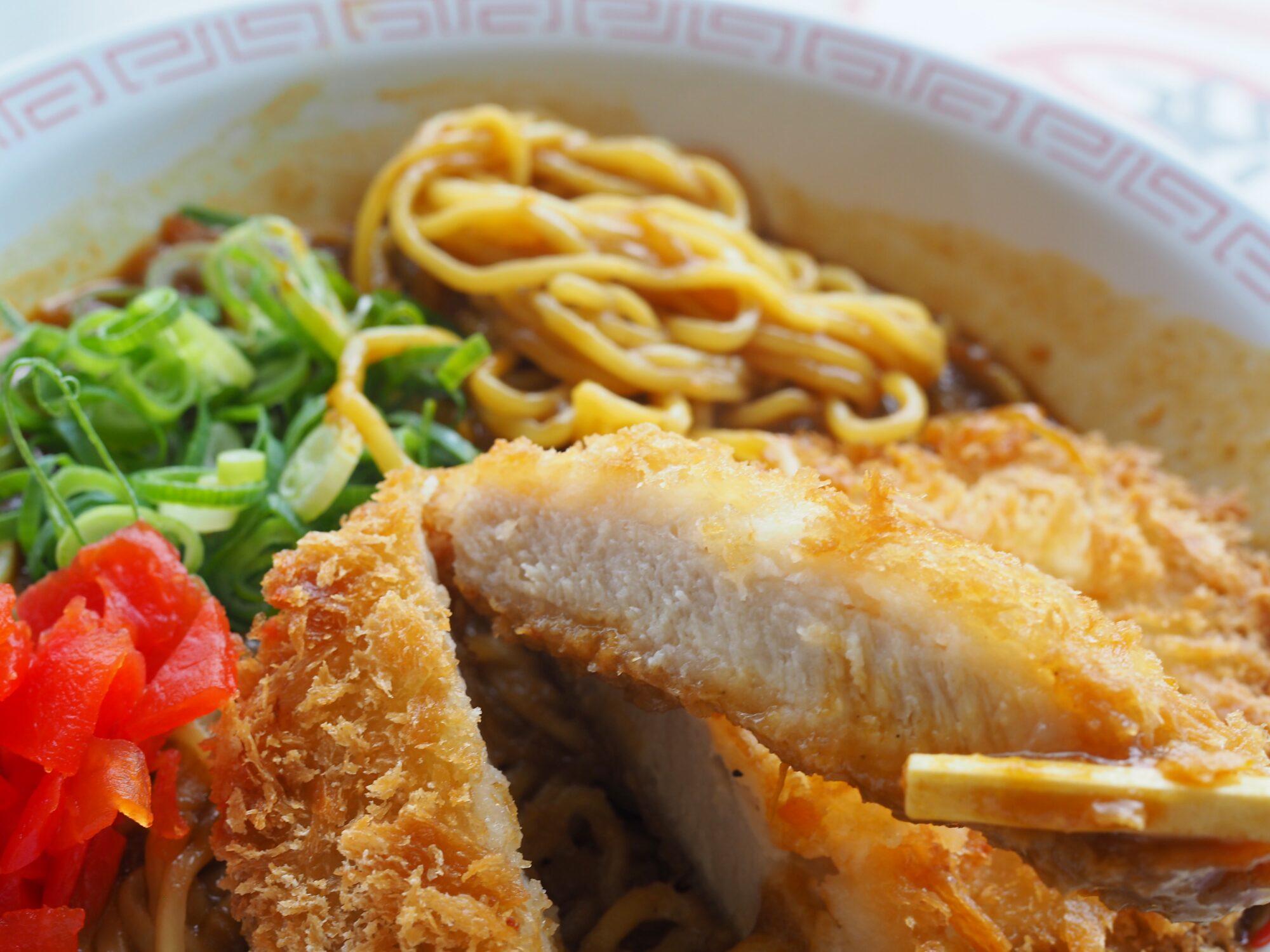 大きくて、ぶ厚いカツで食べ応えたっぷり