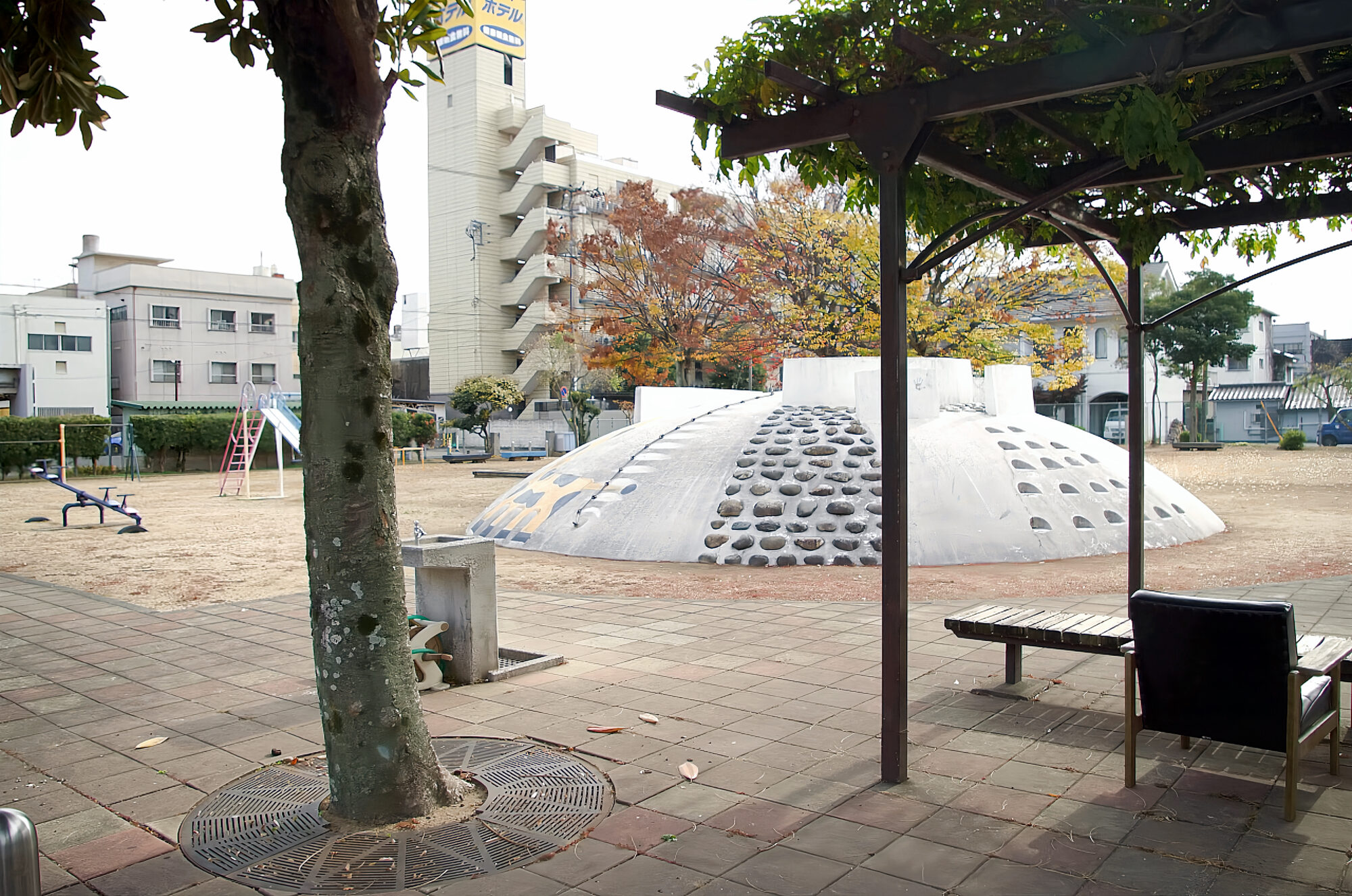 多くの遊具も整備された公園