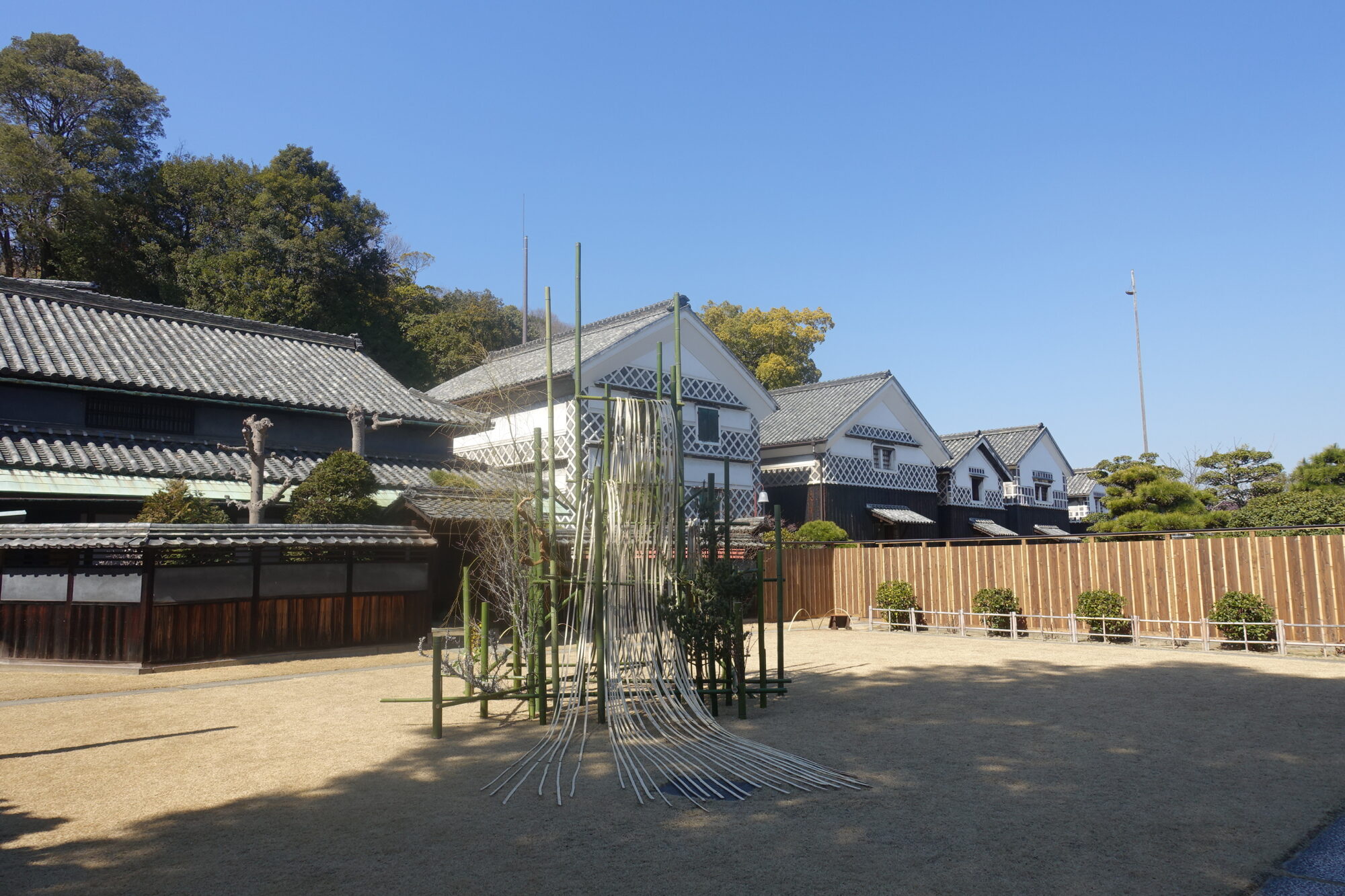 旧野﨑家住宅の母屋と土蔵