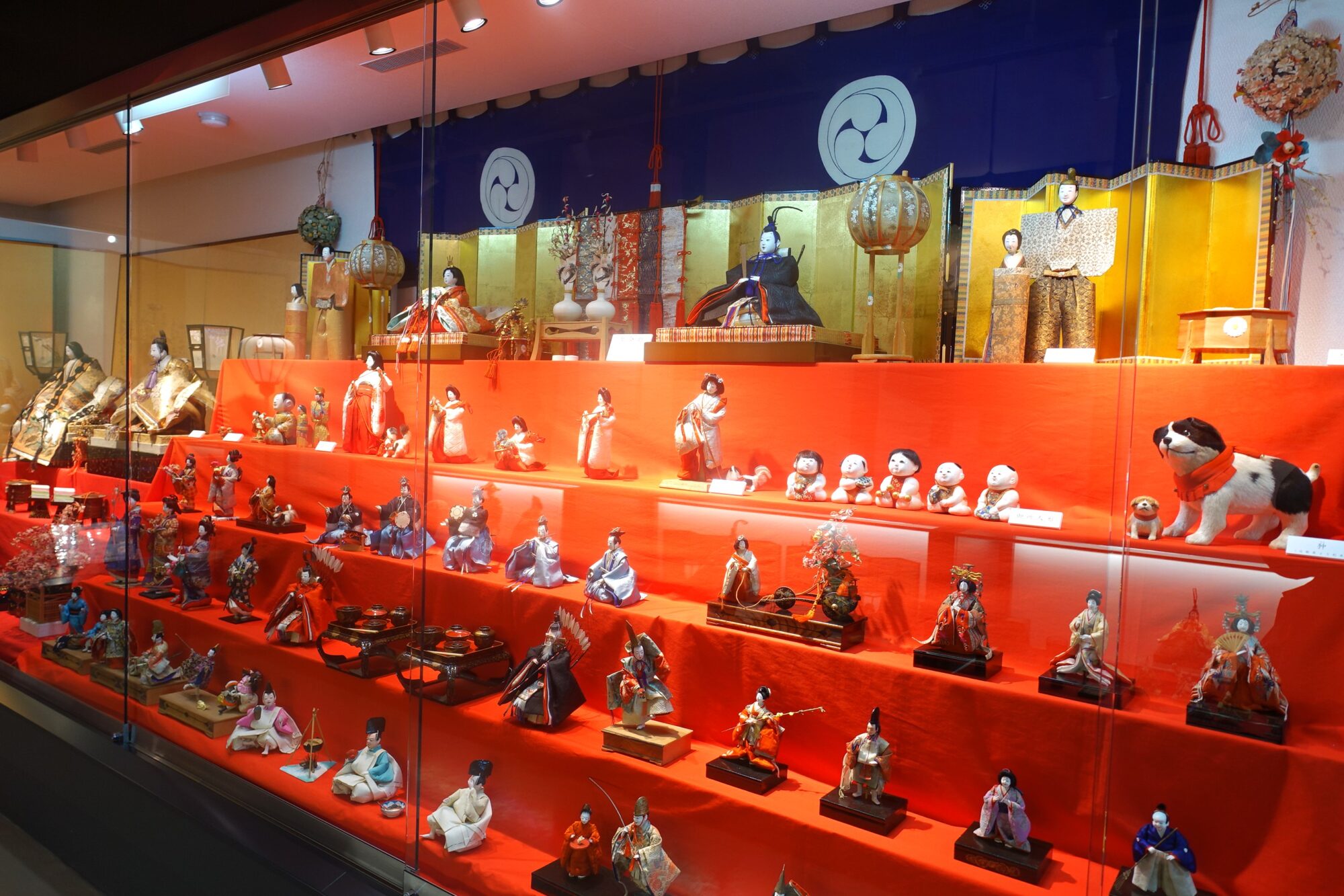 展示館内の雛人形