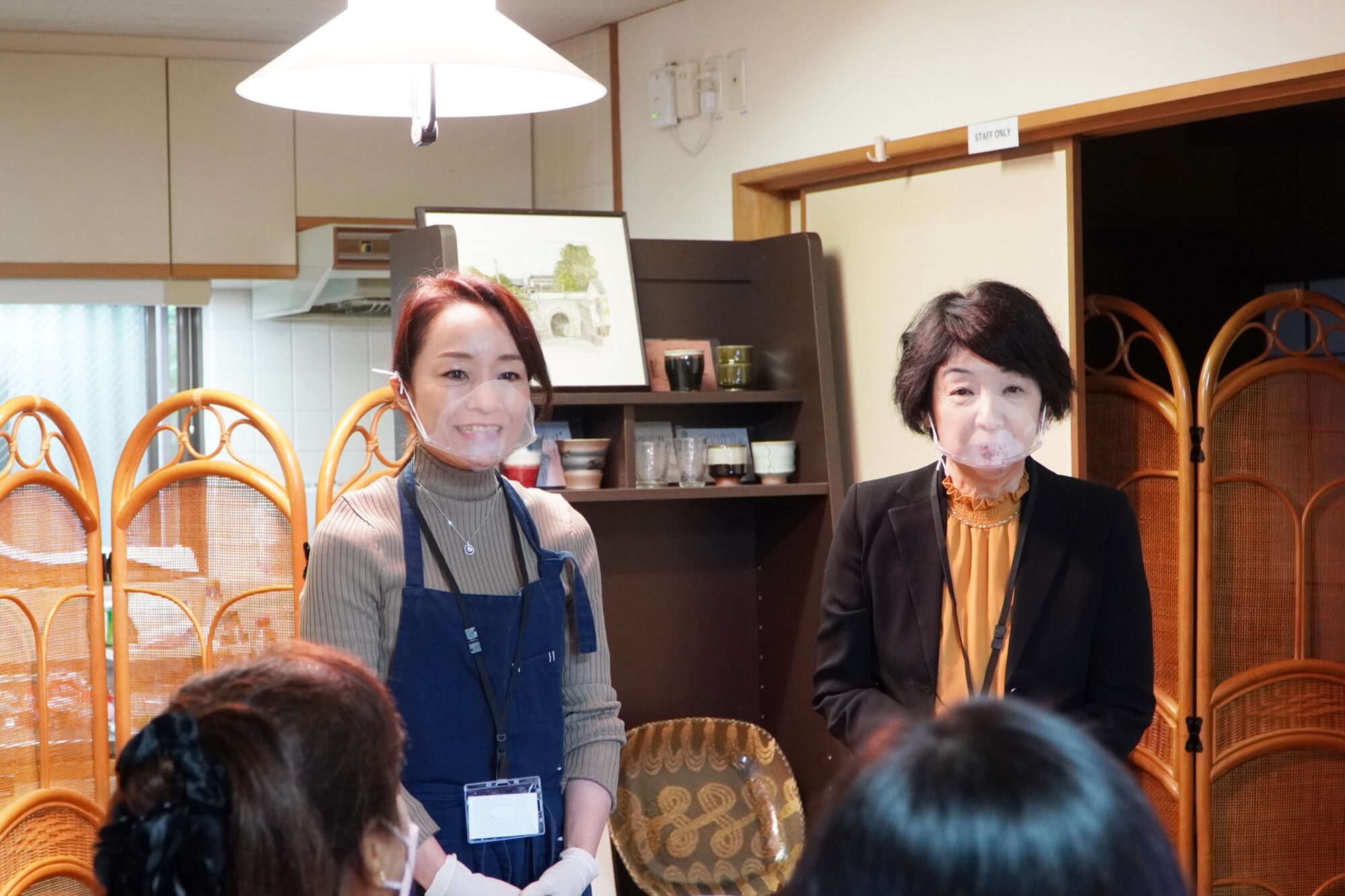 写真左が原直子さん