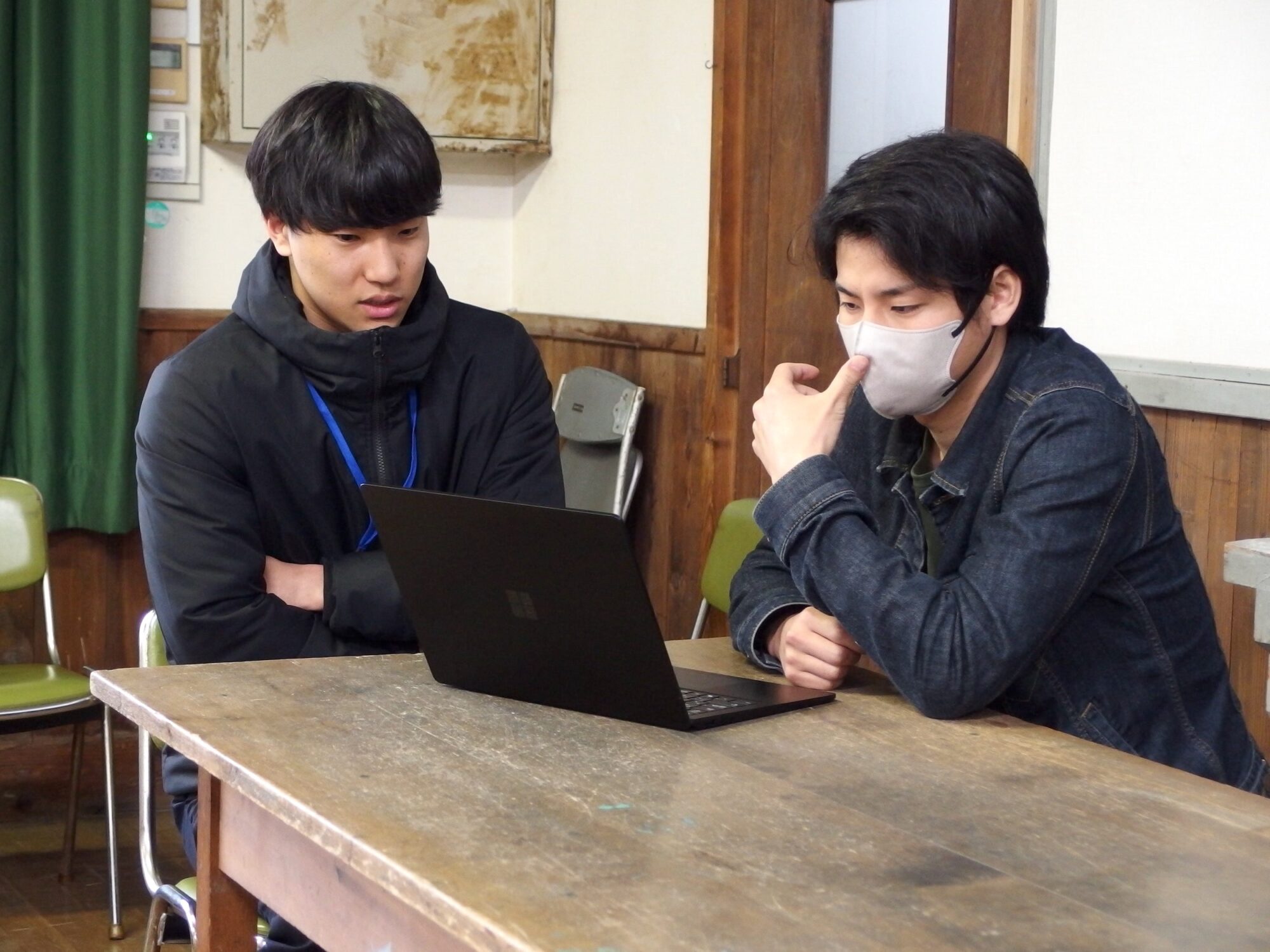 右:笠岡市地域おこし協力隊 高村颯さん