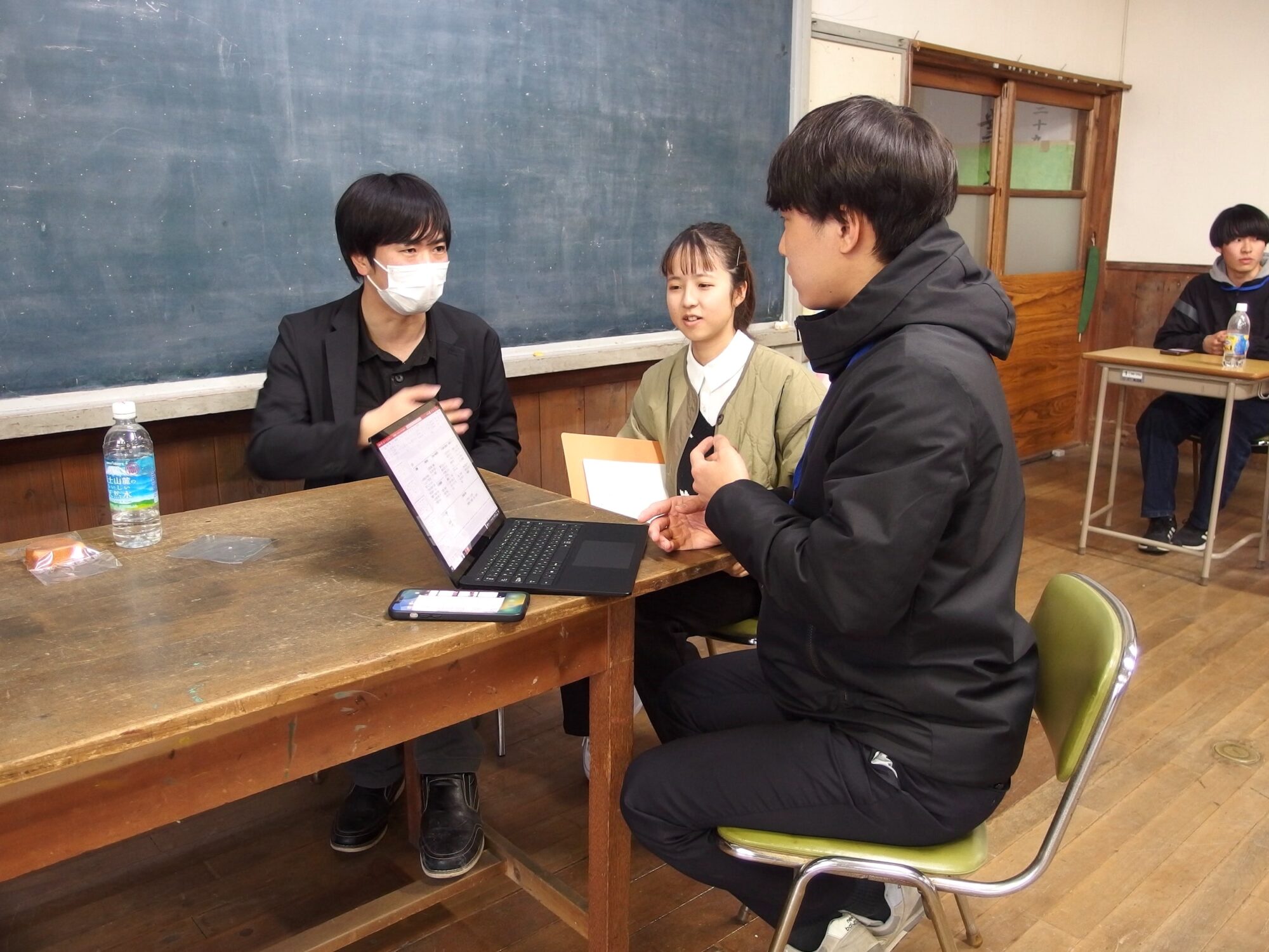 左:株式会社kakeruX 代表取締役社長の寺田伊織さん