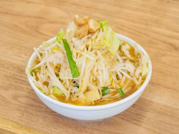 ベトコンラーメン倉敷新京 〜 野菜タップリでベスト・コンディションに！火災の苦難を乗り越え復活した地元に愛される老舗