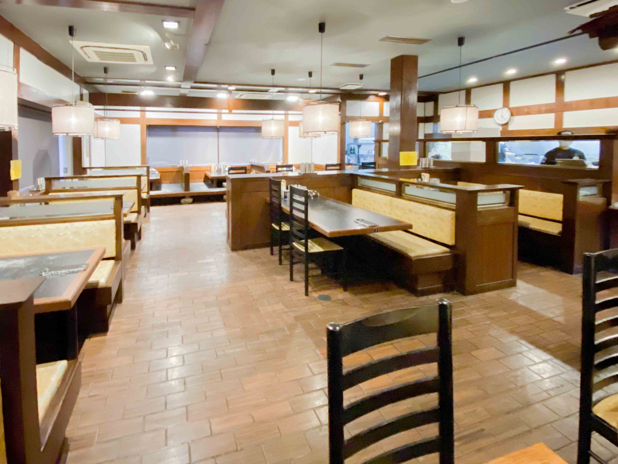鴨方店の店内