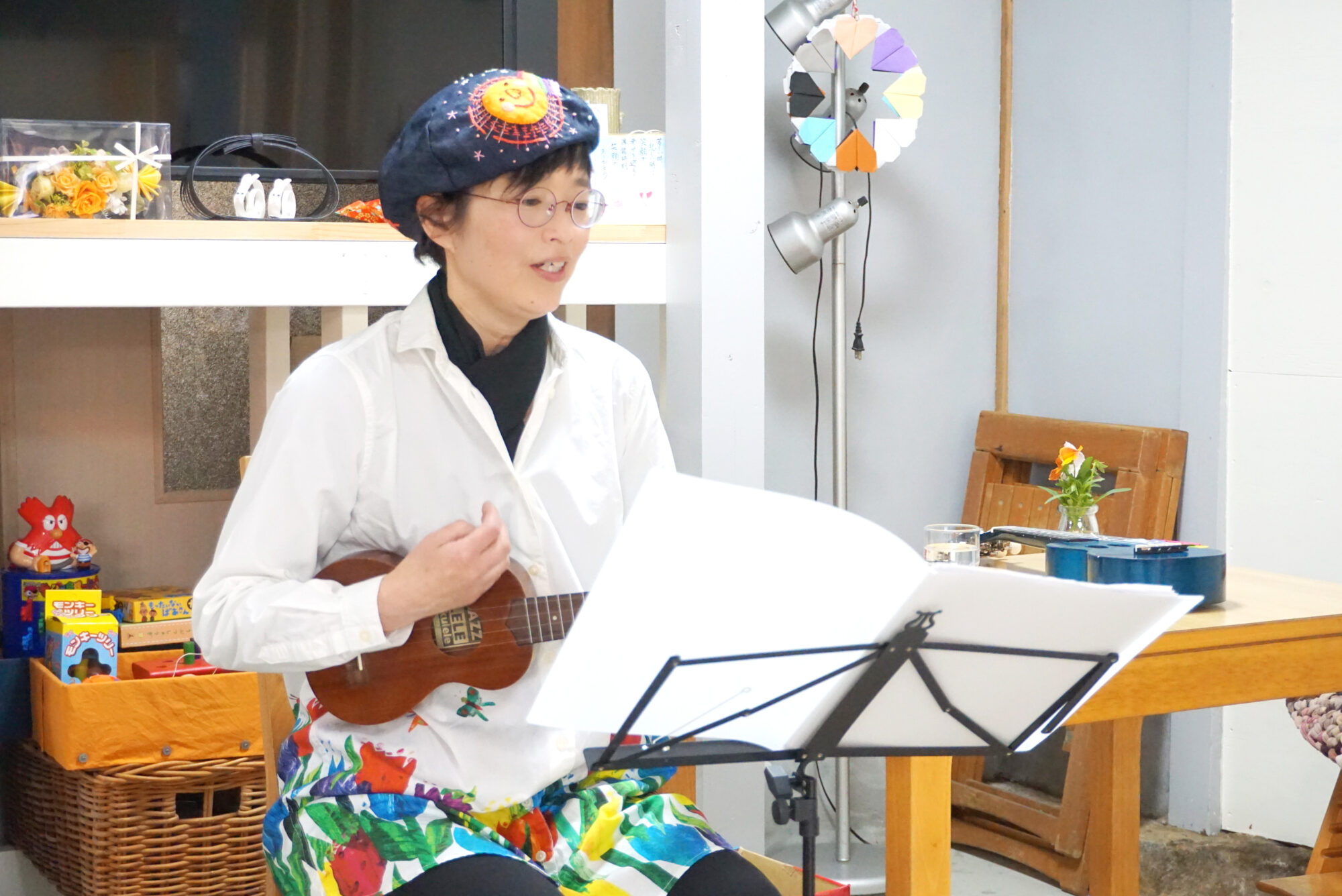 ウクレレの軽快な音色と澄んだ歌声 やつ ゆきこさん