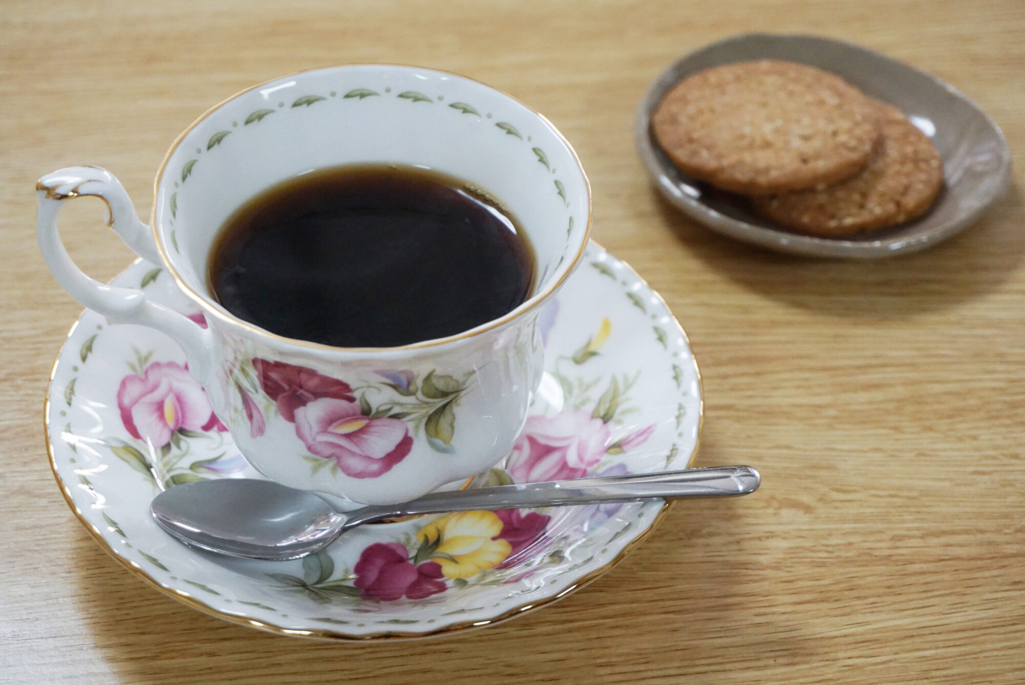 コーヒー(ご近所の「ぼだいじゅの実」のクッキー付き) 税込 300円